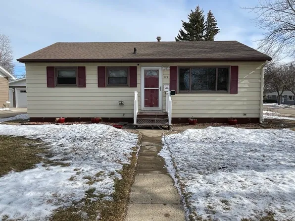 200 24th St NW, Minot, ND 58703