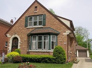 2572 N 67th St, Wauwatosa, WI 53213