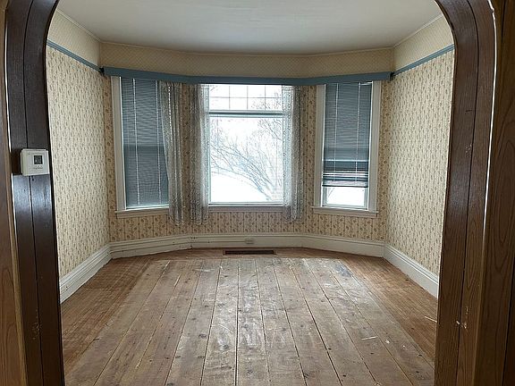 4th image of 700 Indiana St