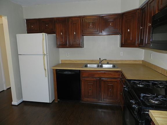 Good sized kitchen new floor