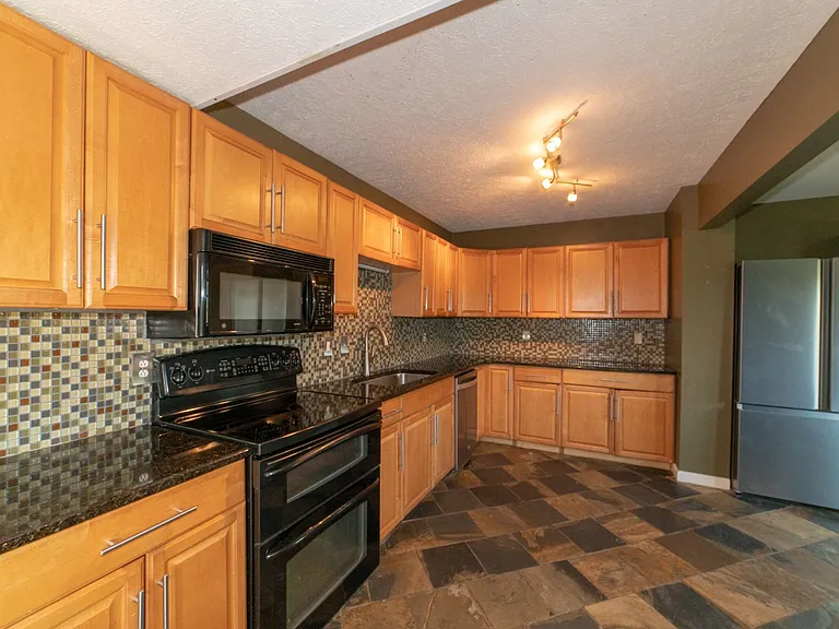440 Aurora Ln — Photo 7