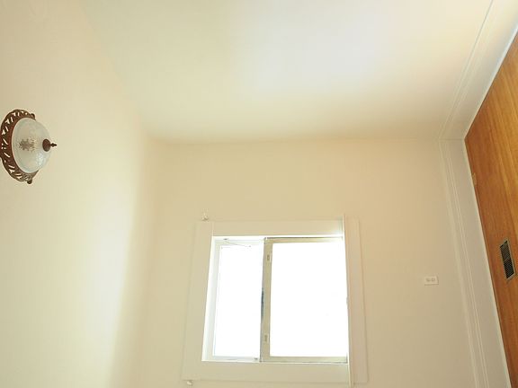Suite A-bedroom