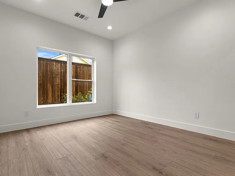 2203 Hondo Ave #303 — Photo 26
