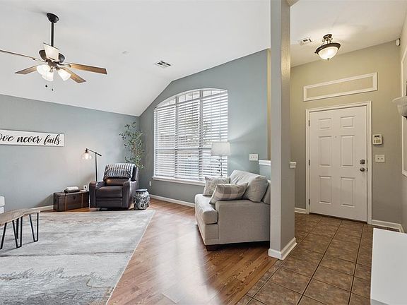 4th image of 1925 Olde School Rd