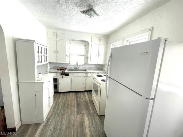 2760 Columbiana Rd, New Springfield, OH 44443