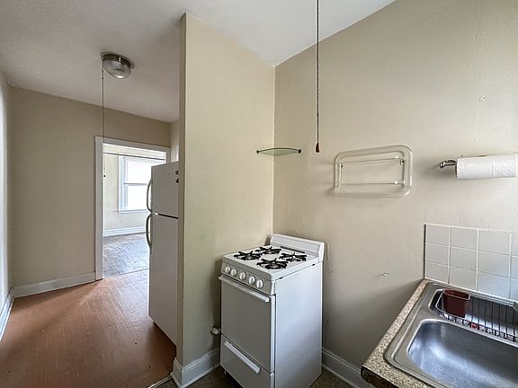 5th image of 3125 N Hamlin Ave #A2