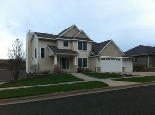 864 Olympic Dr, Onalaska, WI 54650