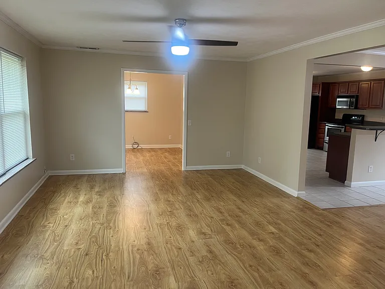 1714 Brentwood Dr — Photo 4