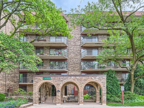 111 S Baybrook Dr Unit 212, Palatine, IL 60074