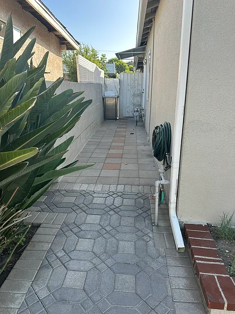 8520 Robert Ave — Photo 2