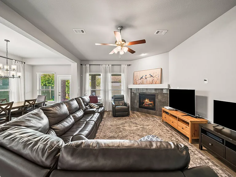 1604 Moss Trail Ct — Photo 30