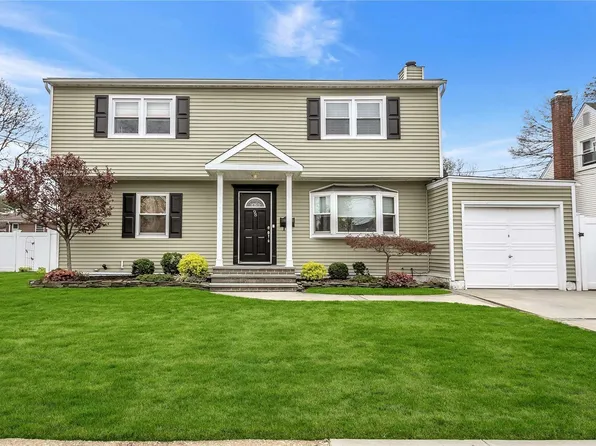 98 Parkhill Avenue, Massapequa, NY 11758