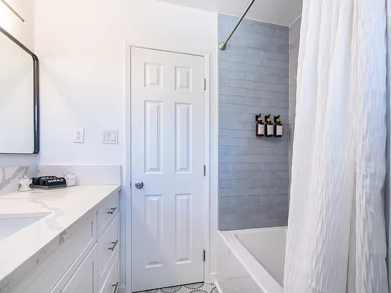 3538 Roslyn St — Photo 8