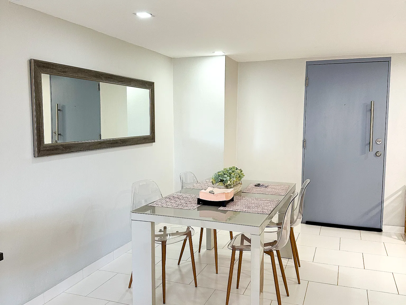 14 Calle Marseilles — Photo 4