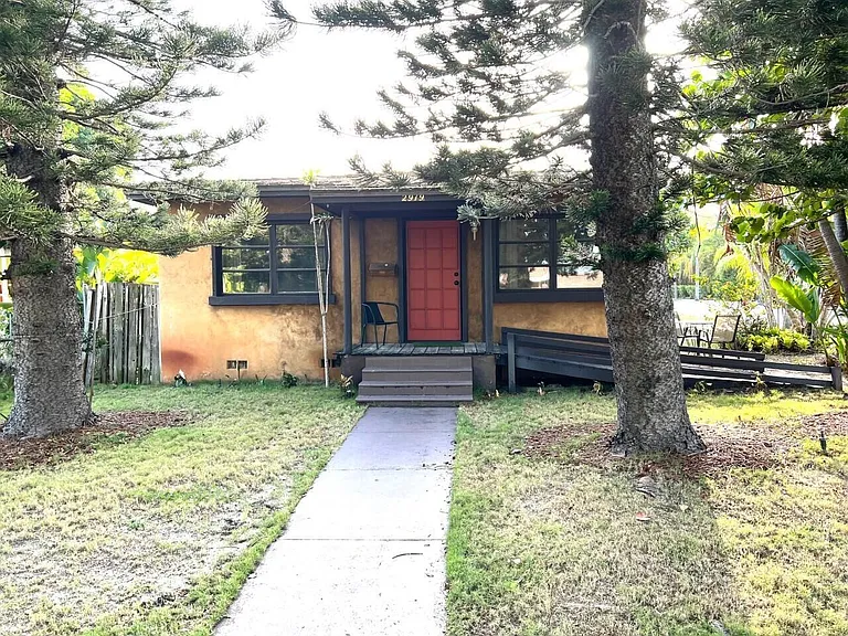 2919 Poinsettia Ave — Photo 10