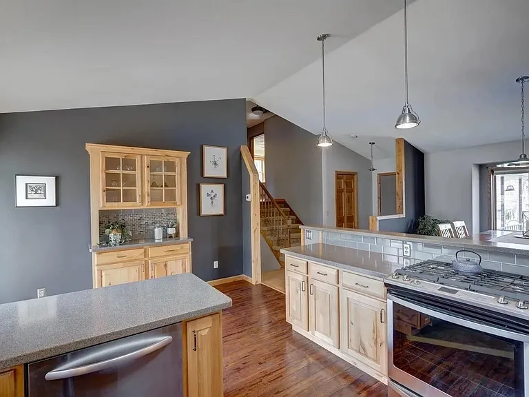 1513 Deerwood Dr — Photo 5