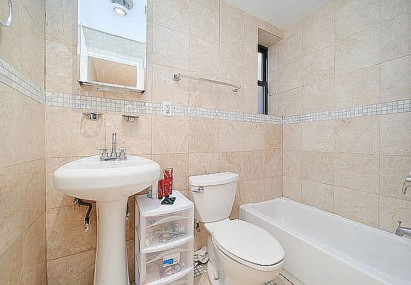 4th image of 163 Chrystie St APT 6