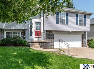 16462 Erskine St, Omaha, NE 68116