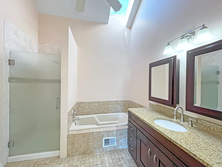 1528 E Bailey Rd — Photo 8