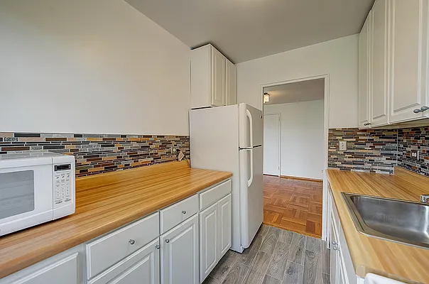 Sold by Horowitz Real Estate | media 34