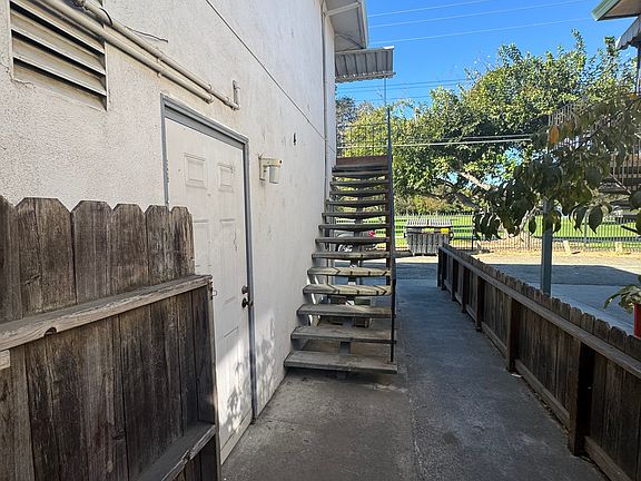2nd image of 805 Carro Dr APT 4