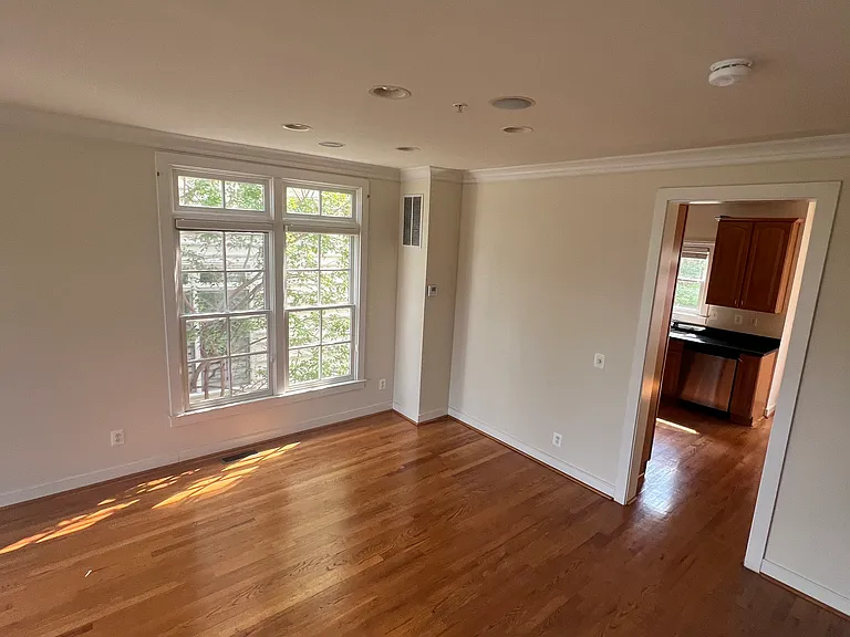 11040 Amherst Ave — Photo 8