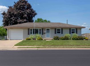 1255 Kane St, Dubuque, IA 52001