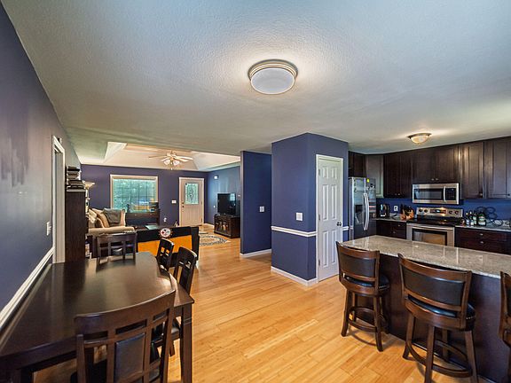 5th image of 1611 Creekside Dr