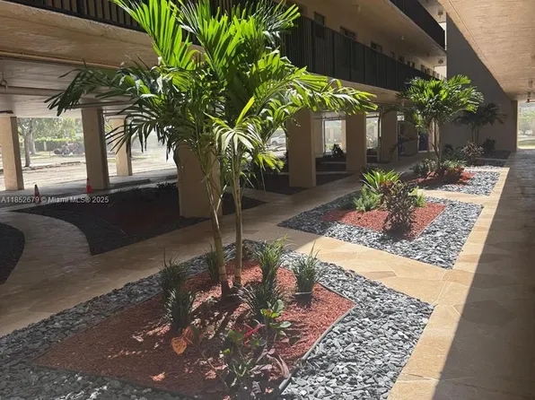 8040 Hampton Blvd APT 512, North Lauderdale, FL 33068