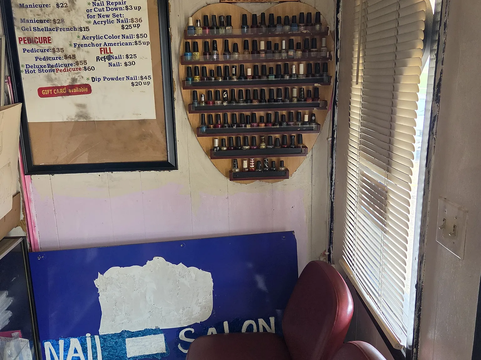Fully Equipped Salon Located at Grambling State's Main Entrance — Photo 2