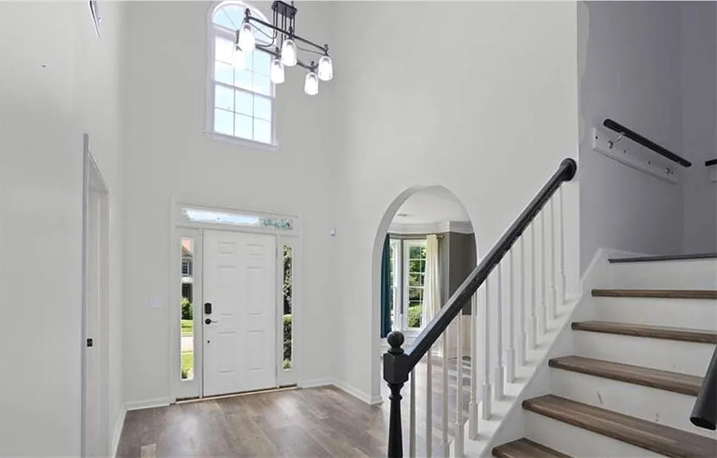 5 bed, 3.5 bath, 3896 sqft, $3,800 — Photo 4