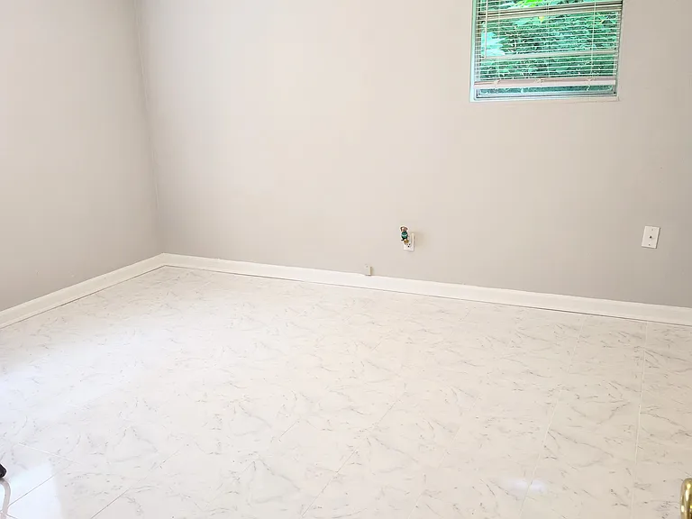 388 Lexington Hts #A — Photo 11