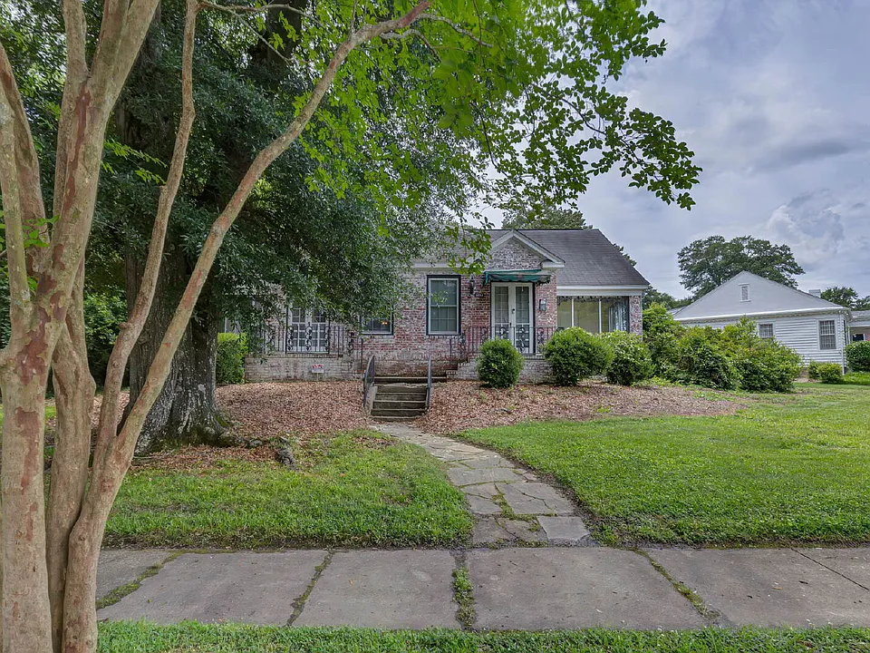 1521 Dixon Dr