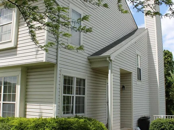 21676 Calamary Cir, Sterling, VA 20164