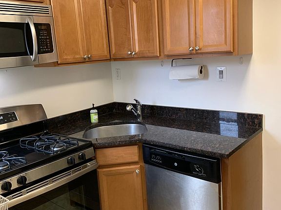 5th image of 218 N Patrick St #2
