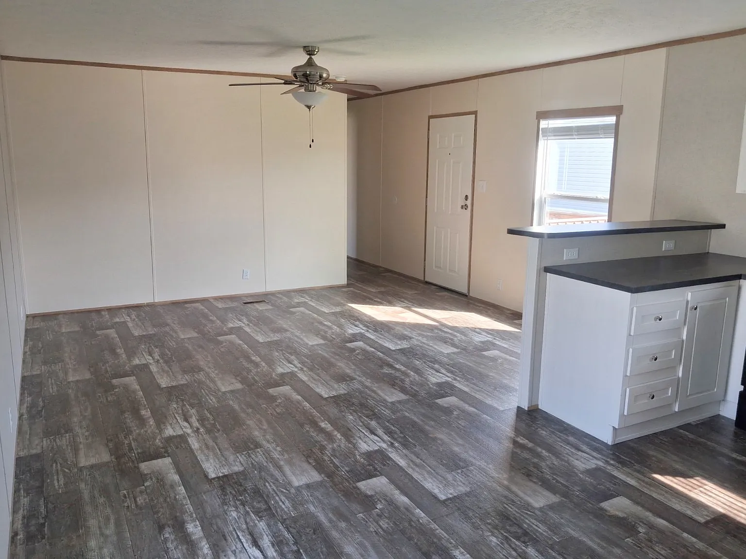 3 bed, 2.0 bath, 1056 sqft, $1,100 — Photo 2