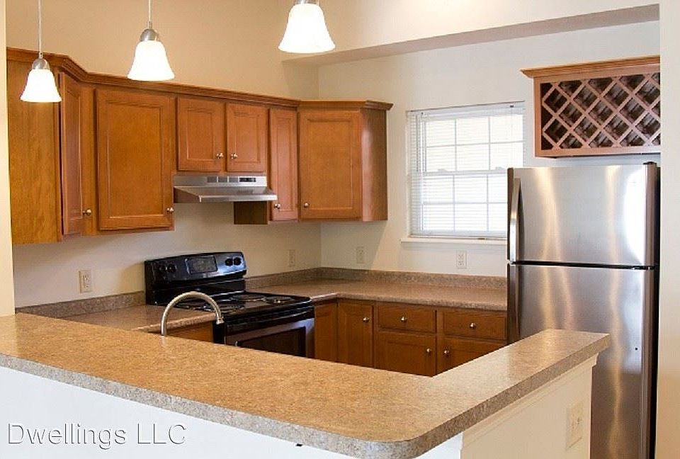 1st image of 545 E Southern Dr APT 207