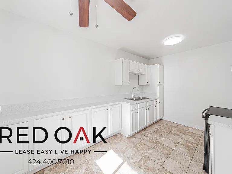 8720 Owensmouth Ave #9 — Photo 3