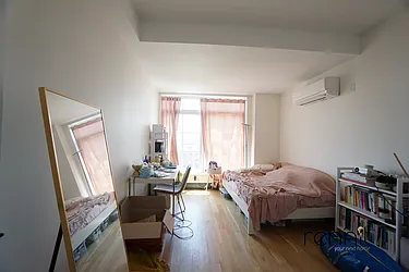 Rented by Rennit Inc.