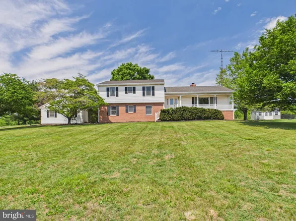 107 Twin Lakes Cir, Martinsburg, WV 25405