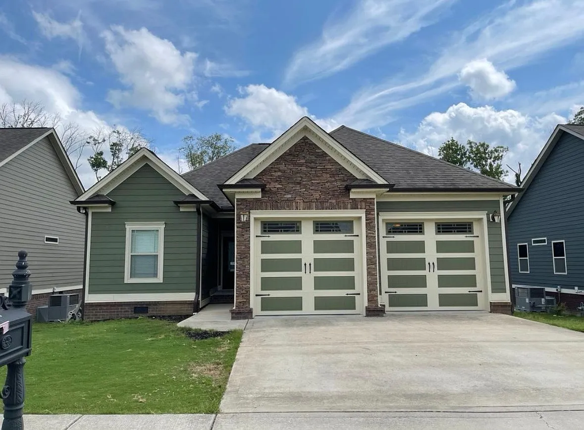3 bed, 1550 sqft, $2,100 — Photo 1