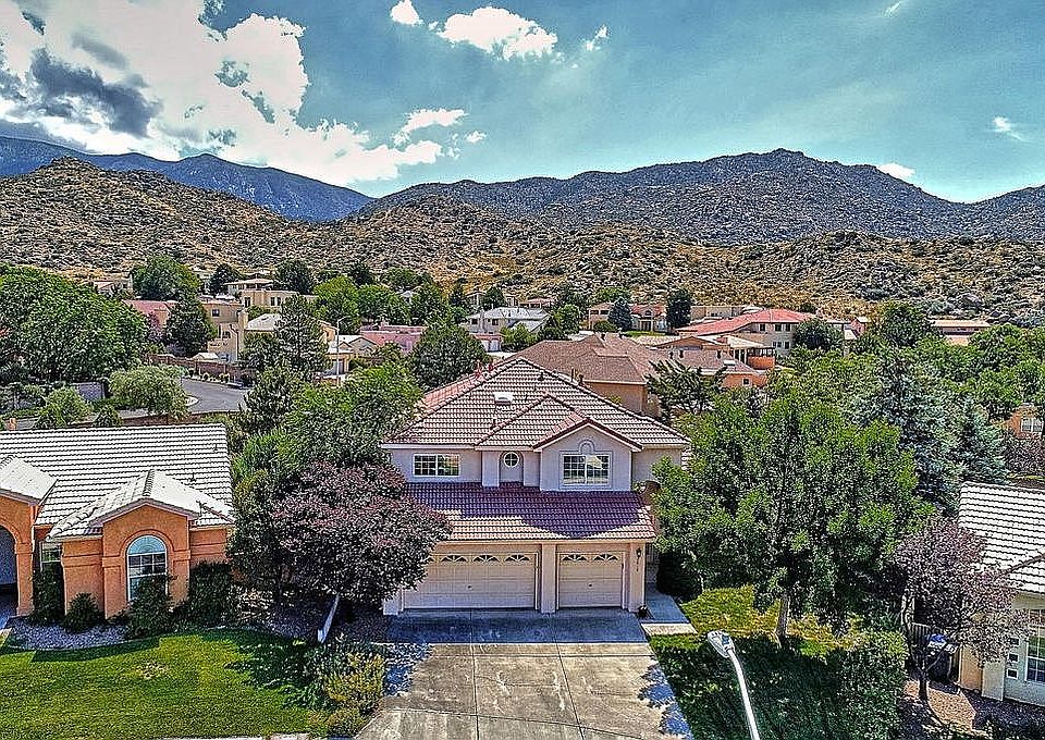 2nd image of 1518 Canyon Hills Dr NE