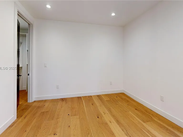 353 NW 50th St #353 — Photo 11