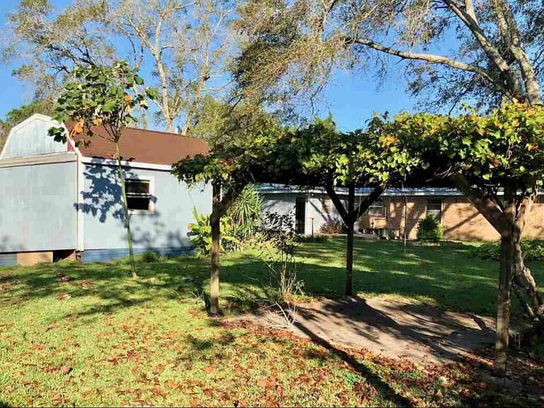 704 Cook Rd — Photo 10