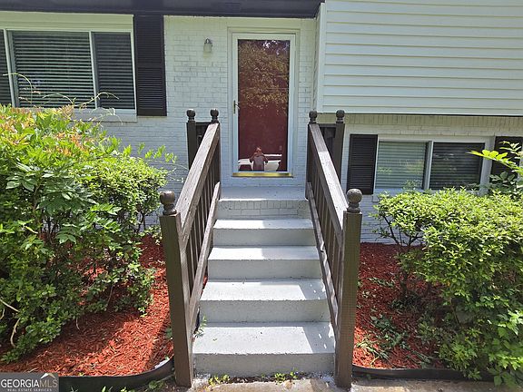 3rd image of 1743 Hillview Ave