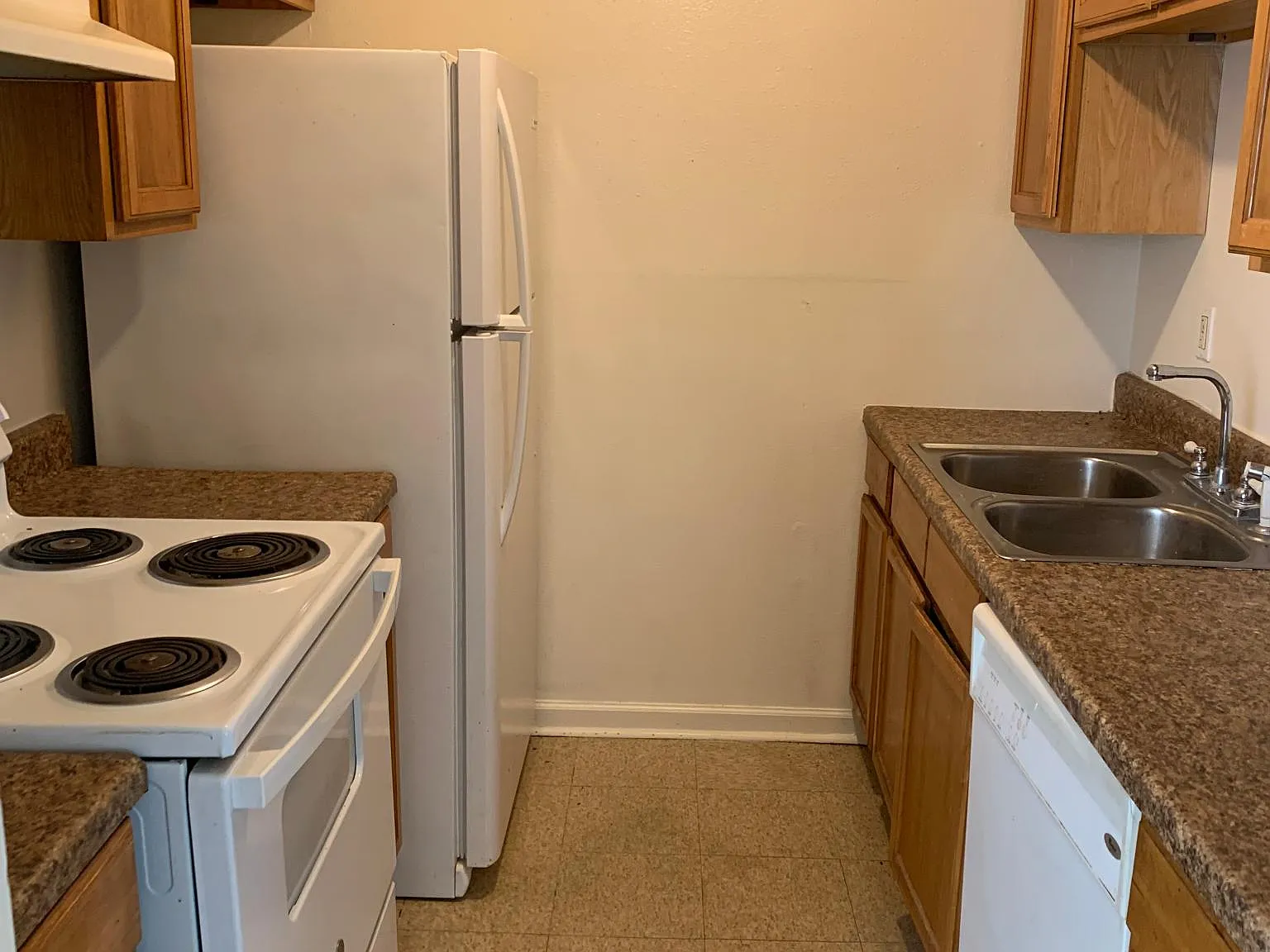 2 bed, 4830 sqft, $1,000 — Photo 4
