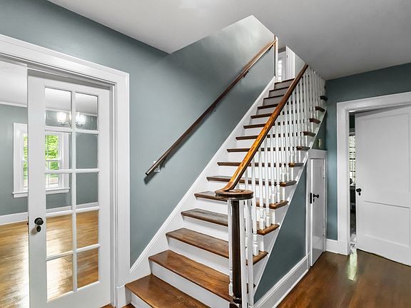 2nd image of 802 Traver Ave