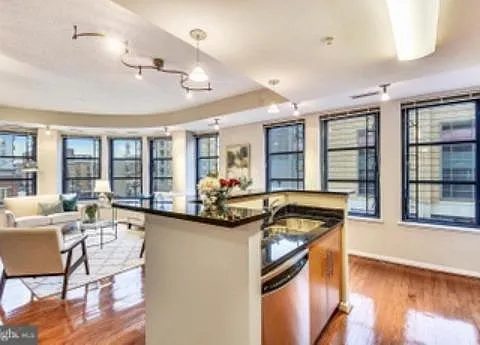1390 Kenyon St NW — Photo 3