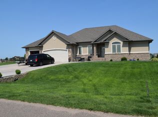 8291 Old Barn Rd, North Platte, NE 69101