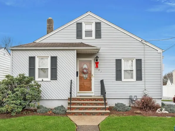 101 Westminster Pl, Saddle Brook, NJ 07663